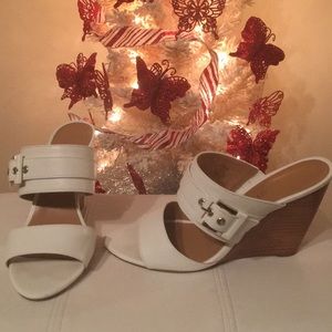 Price⬇️$25➡️$15 Nine West “Plumtree” Wedge Slides